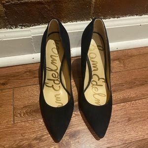 Suede pumps never worn